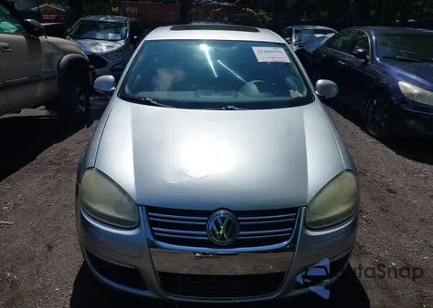 2009 Volkswagen Jetta Se z USA, uszkodzony, nr VIN 3VWRM71K29M083443